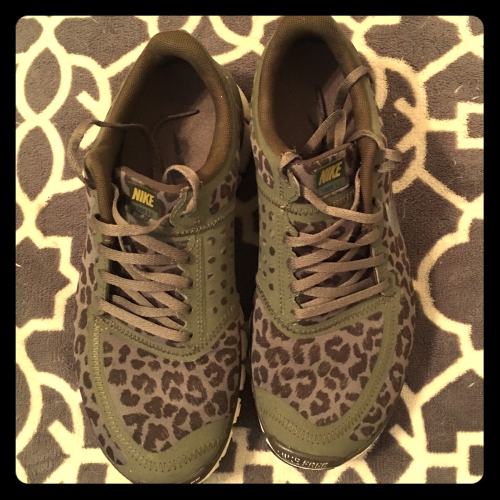 Women’s Nike Free 5.0 Camo green Cheetah print 8.5